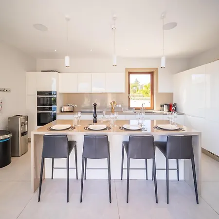 Elea, New Deluxe Golf At Aphrodite Hills - 6 Bedrooms, 7 Bathrooms Villa Kouklia